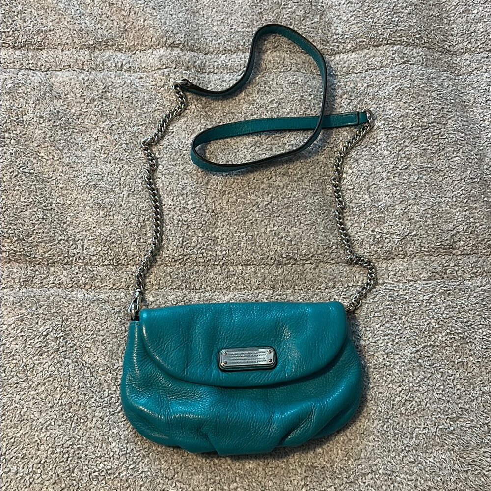 Vibrant Blue Crossbody Bag with Adjustable Strap and Casual Design